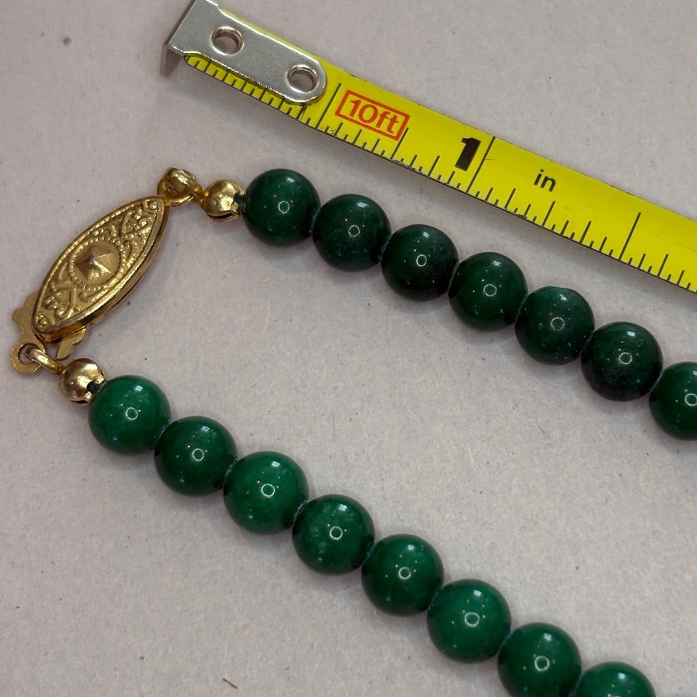 Vintage-Inspired Green Beaded Necklace – 16" with Gold Tone Clasp & Faux Pearls - Picture 13 of 13